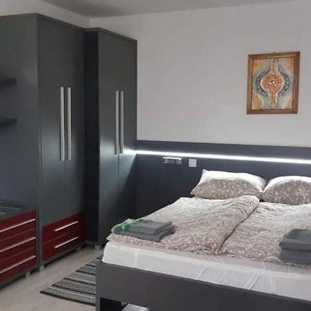 Szoba Konyha Lakas Komárno Extérieur photo