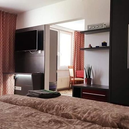 Szoba Konyha Lakas Komárno Extérieur photo