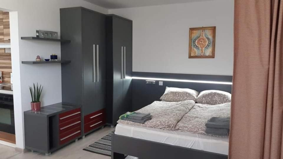 Szoba Konyha Lakas Komárno Extérieur photo